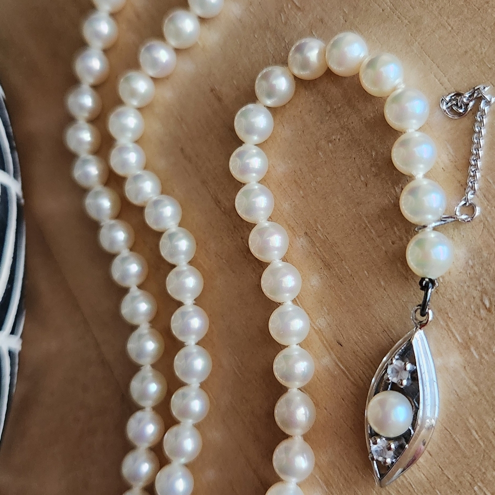 Classic Vintage Pearl Necklace